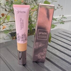 GIRLACTIK - 2-in-1 Luminous Tint Foundation in F4 Medium